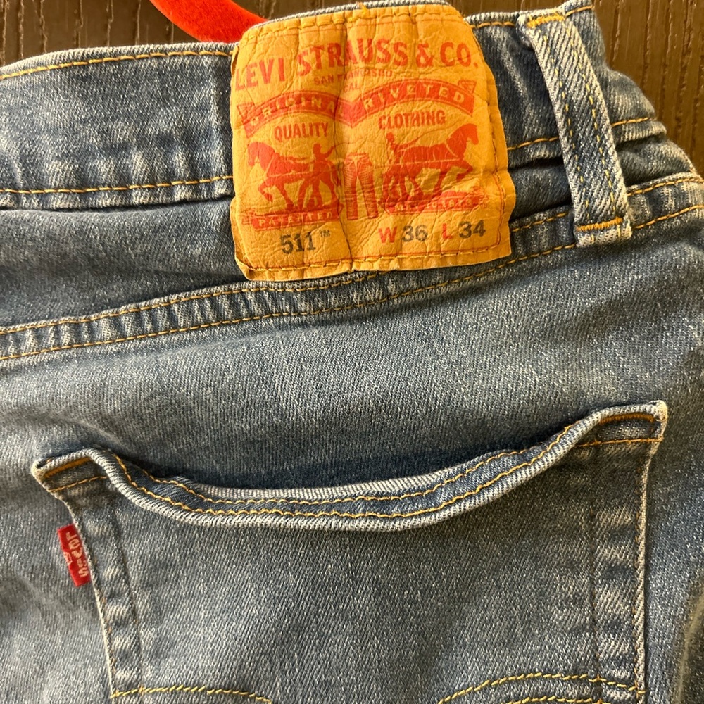 Regular blue jeans